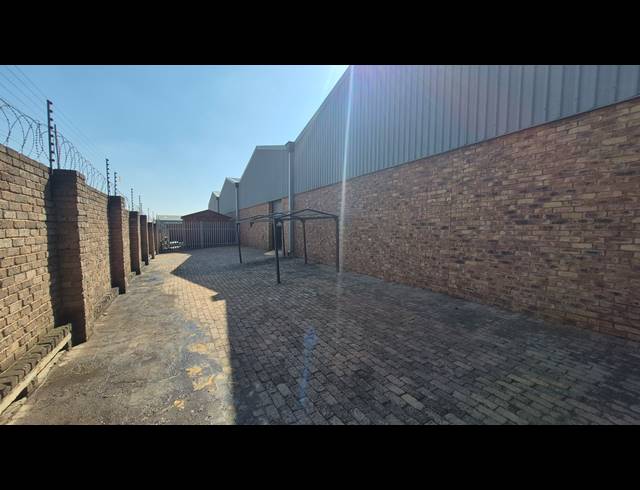 280M² FACTORY TO LET IN ANDERBOLT